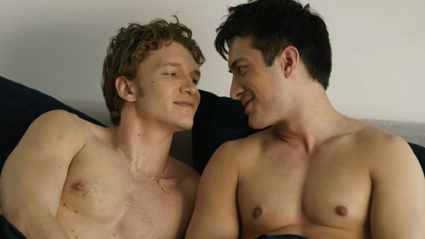 Heated Rivalry, gli attori sono gay? Connor Storrie e Hudson Williams replicano alle speculazioni sul loro orientamento preview