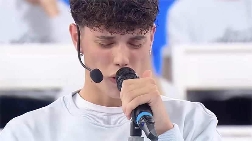 Riccardo Stimolo chiamato con un epiteto omofobo ad Amici preview