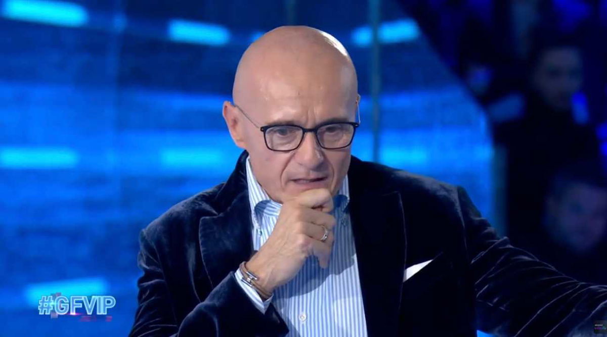 Cosa succederà a Mediaset dopo il video di Corona: “I possibili scenari” article-post