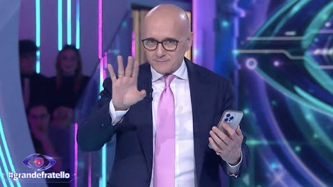 Tre vipponi squalificati infieriscono su Signorini dopo il video di Corona preview