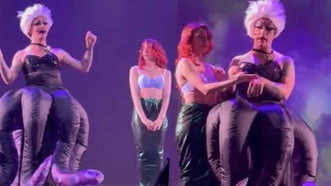 Valerio Scanu è Ursula de La Sirenetta in teatro: il video preview