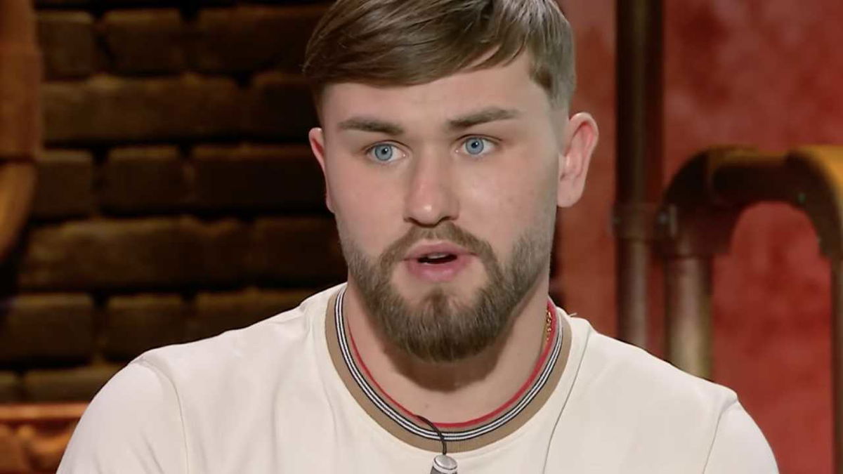 Artem: minacce di morte e insulti omofobi a un follower article-post