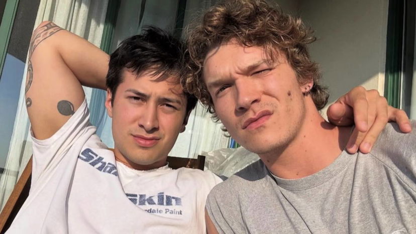 Connor Storrie e Hudson Williams sul loro legame: “Se i fan ci vedessero in privato e sentissero i nomignoli impazzirebbero” preview