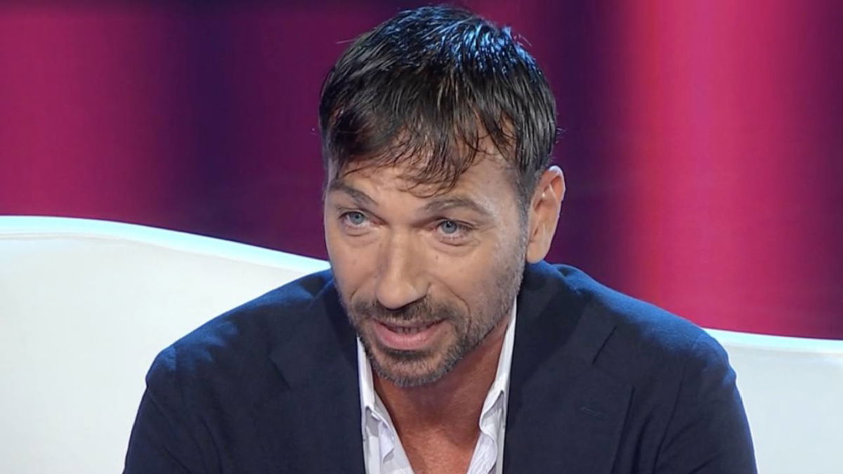 Costantino Vitagliano parla dei vip che sono scesi a compromessi: “Hanno pagato il dazio” article-post