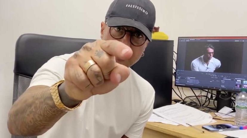 Fabrizio Corona: “Mi adeguo e rimuovo tutto, ma andrò fuori dal Parlamento” preview