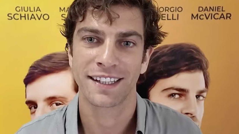 Filippo Contri gay a teatro: “Bacio un uomo, mio padre sarebbe orgoglioso” preview