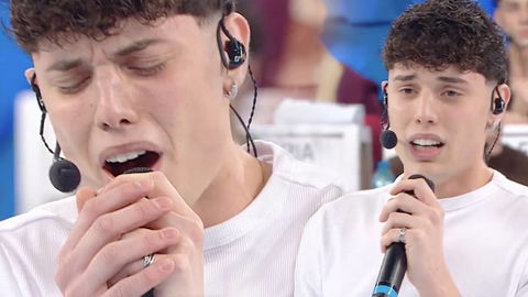 Riccardo Stimolo, pioggia di critiche per l’ultima esibizione ad Amici: “Ha rovinato Per Due Come Noi” preview