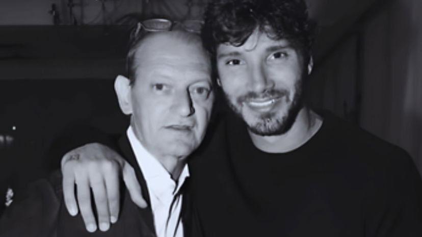 Stefano De Martino, ecco perché non esistono foto del funerale di suo padre Enrico preview