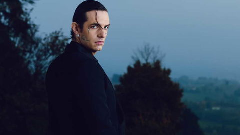 Crans Montana: madre canta Achille Lauro al funerale del figlio, la reazione del cantante preview