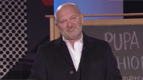 Pucci diventa un caso politico, PD e Renzi contro Meloni, intanto delle fonti precisano: “Il comico? Preferenza personale di Carlo Conti” preview