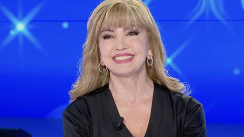Canzonissima, Milly Carlucci sta convincendo i primi cantanti, da Noemi a Patty Pravo: “Lavora al cast da settimane” preview