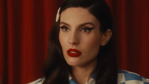 Ditonellapiaga: le 20 cose che la infastidiscono nel testo della canzone Che Fastidio preview