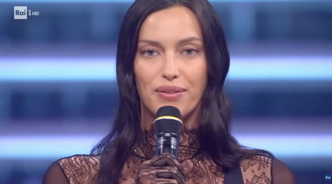 Irina Shayk citata negli Epstein Files: cosa c’è scritto nelle chat e il commento di Carlo Conti preview