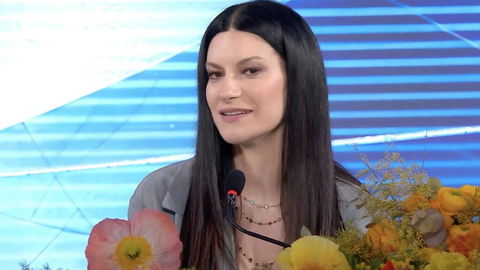 Laura Pausini a Sanremo commenta il crollo del suo album in classifica e le critiche preview