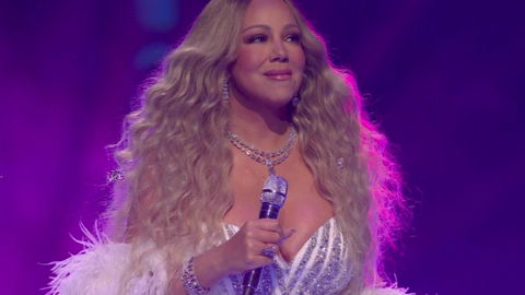 Mariah Carey a Milano-Cortina: il video del gobbo svela il trucco per cantare Modugno preview