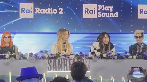 Bambole Di Pezza, il botta e risposta col giornalista durante la conferenza stampa preview