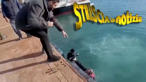 Cameraman di Striscia la Notizia scaraventato in mare durante un servizio preview