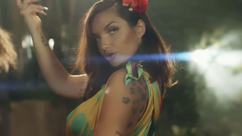 Voilà di Elettra Lamborghini, testo e spiegazione: cita Raffaella Carrà e Ballando con le Stelle preview