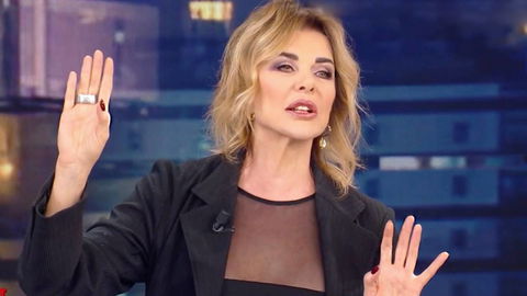 “Ha fatto piangere addetti di Sanremo, capricci da diva”, Alba Parietti replica e spiega perché era alterata preview
