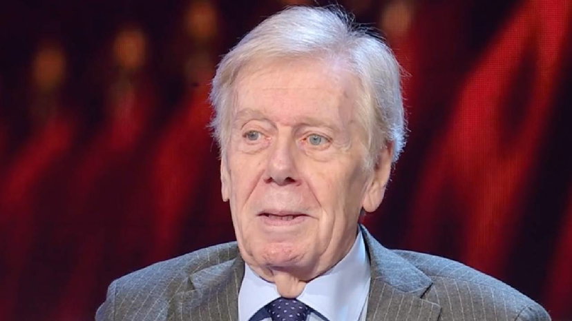 Claudio Lippi sui social contro i piani alti: “Ho un dossier che farà tremare i polsi. Rischio molto” preview