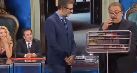 Nino Frassica risponde a Valeria Marini e si scusa in modo particolare preview