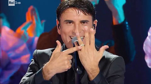 Sal Da Vinci replica alle polemiche e parla di matrimoni gay e amore universale preview