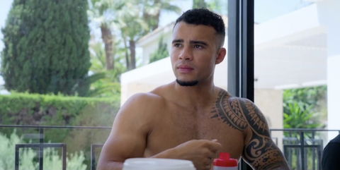 “Se mio figlio è gay lo rinnego”, il rapper HSTikkyTokky sotto accusa preview