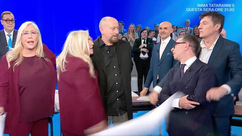 Teo Mammucari fa arrabbiare Mara Venier: “Non si può così! Non capisci i momenti” preview