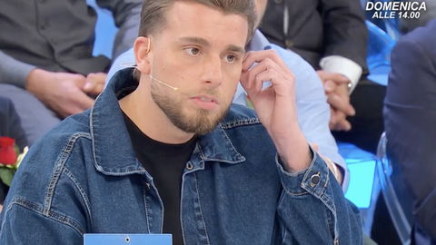 Uomini e Donne, segnalazione su Alessio Rubeca: “È sulle app d’incontro e scrive alle ragazze” preview