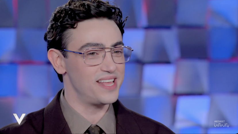 Michele Bravi a Verissimo parla del fidanzato e conferma il clima teso nei camerini dell’Ariston: “Tensioni, non si può andare d’accordo con tutti” preview