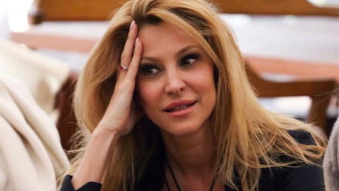 Adriana Volpe lascia momentaneamente il Grande Fratello Vip, il comunicato preview