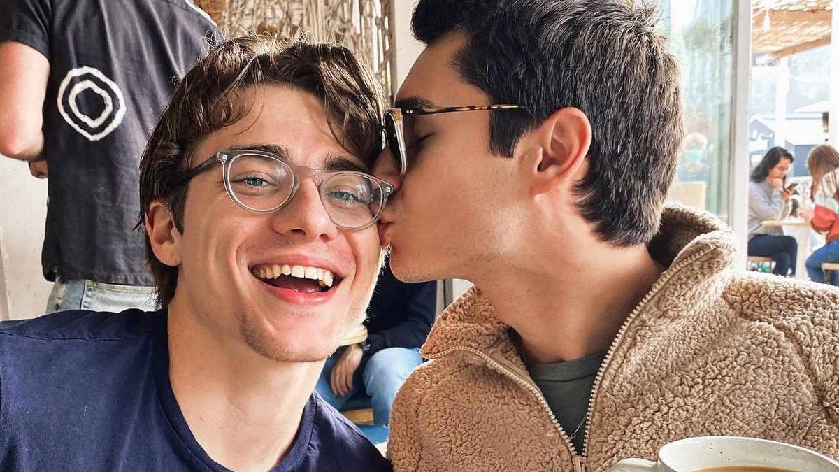 Leo Grand, i toccanti ricordi del suo ex Lane Rogers, scomparso in un incidente: “Mi manca, ora sono solo nei nostri posti del cuore” article-post