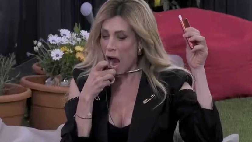 Paola Caruso vuole abbandonare il GF Vip e offende gravemente l’Elia: “Animale!” preview