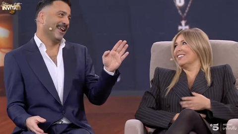 Selvaggia Lucarelli ospite da Pio e Amedeo, in passato di loro disse: “Volgarmente corretti, non sono Zalone” preview