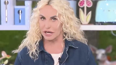 È Sempre Mezzogiorno, Antonella Clerici sbotta: “Non riesco a mentire, sono incavolata” preview