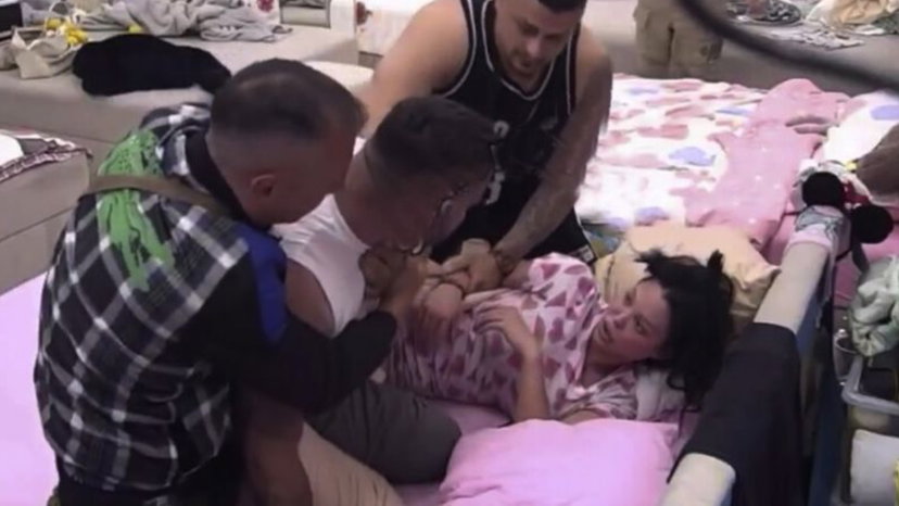 Grande Fratello serbo: concorrente mette le mani al collo a una coinquilina e interviene la sicurezza preview