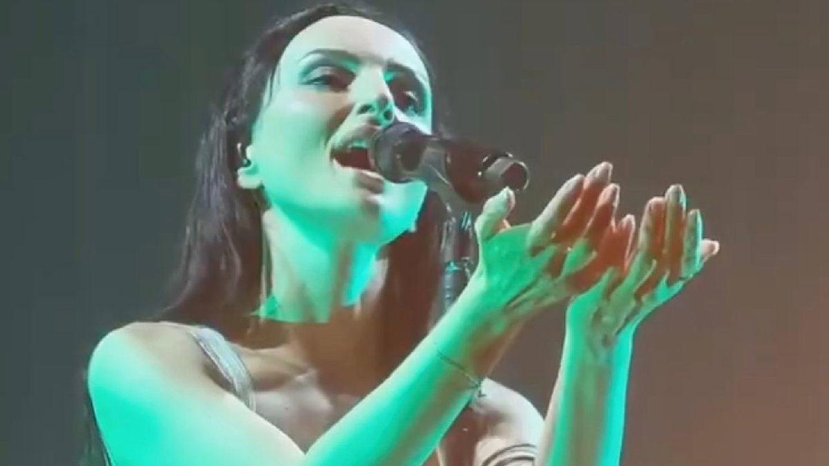 Arisa fa mea culpa con i fan LGBTQ: discorso e dedica con Benedetti Amanti article-post