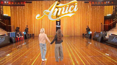 Finalisti di Amici 25, Maria interviene sul pareggio tra Lorenzo e Angie: impasse della giuria e televoto preview