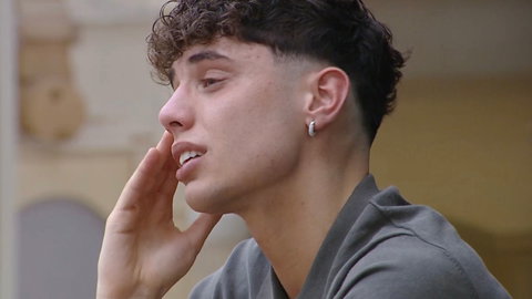 Riccardo Stimolo eliminato da Amici, lo sfogo in lacrime: “Non ho proposte, torno a fare l’elettricista” preview