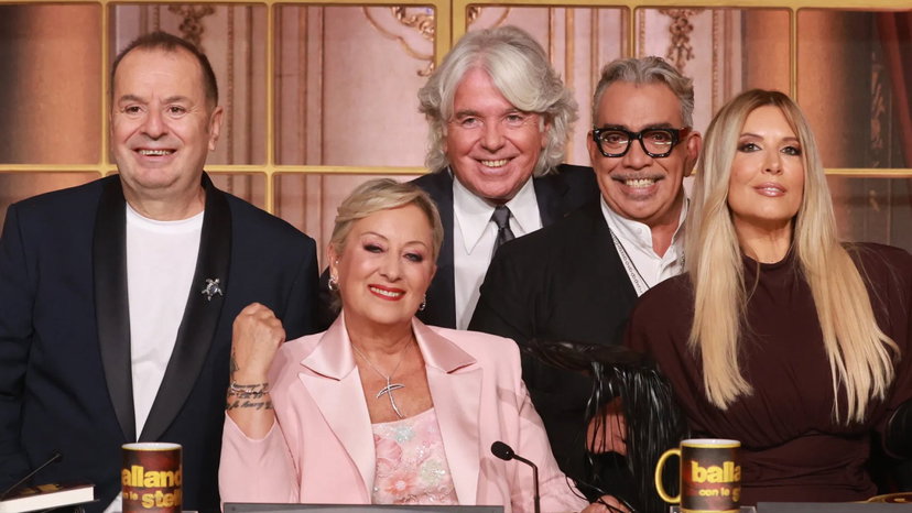 Selvaggia Lucarelli fra L’Isola dei Famosi e Ballando con le Stelle, gli ultimi retroscena: “Chiamata 10 giorni fa” preview