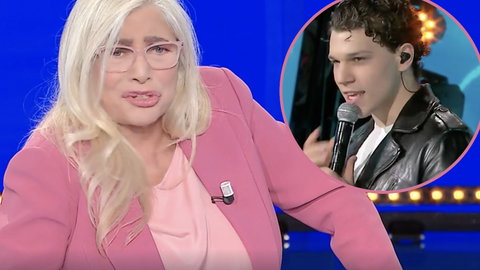 Domenica In, Mara Venier gaffe con Nicolò Filippucci: “Ma si può lavorare in questo delirio?” preview