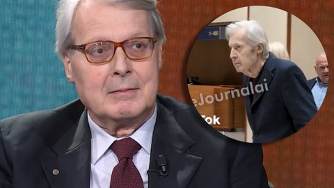 Vittorio Sgarbi torna a un evento pubblico al Salone del Libro di Torino preview