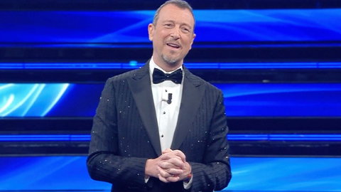 Amadeus ospite in Rai apre al ritorno a Sanremo: “Mi commuovo a vedere i video del Festival. Non lo rifiuterei in futuro” preview