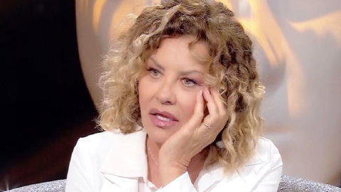 Eva Grimaldi fa i nomi dei suoi amori vip, tra star americane e italiane: da Sean Penn e Robert Powell, a Benigni e Amendola preview