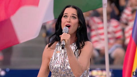 Katy Perry canta all’apertura dei Mondiali e poi bacia Justin Trudeau preview