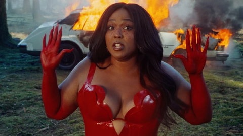 Lizzo, il nuovo album è un flop con 2600 copie vendute e lei si lamenta: “Mi chiamano disperata e floppettara” preview