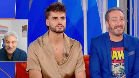 Pino Insegno difende il fratello Claudio e il cognato Stefano dall’omofobia: “Questo è amore! Invidiosi” preview