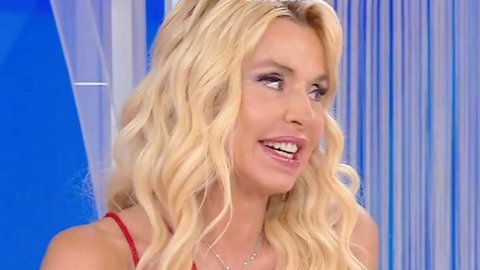 Valeria Marini vuole diventare mamma: “Voglio adottare un bambino” preview