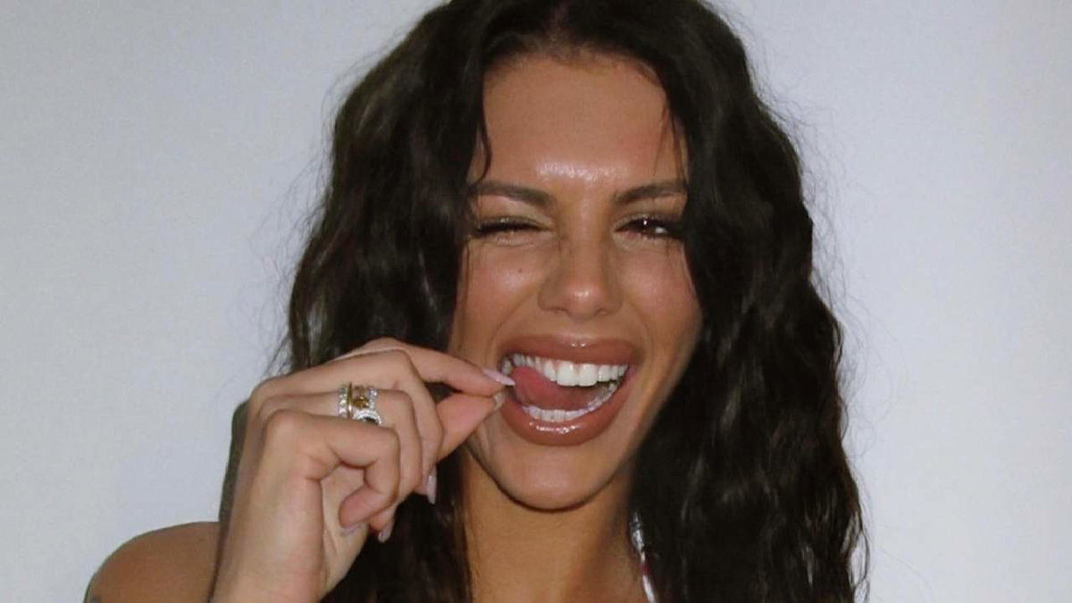 Antonella Fiordelisi contro l’ex fidanzato: “Vai con la mia amica, ossessionato da me” article-post