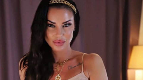 Antonella Mosetti ha ricevuto una proposta indecente da un uomo molto importante, il video virale: “Voleva darmi 300.000 euro” preview